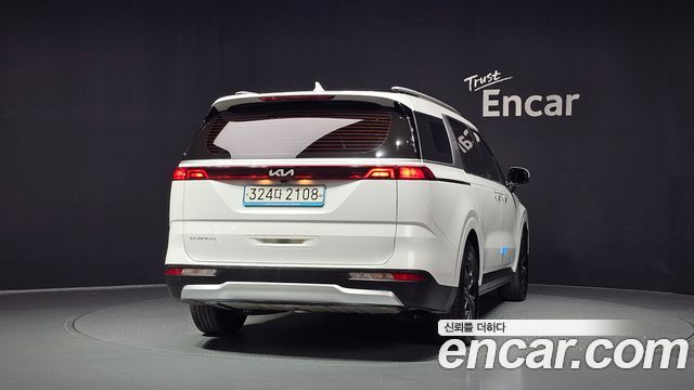 Kia Canival 2023 — photo 4