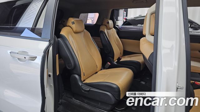 Kia Canival 2023 — photo 12