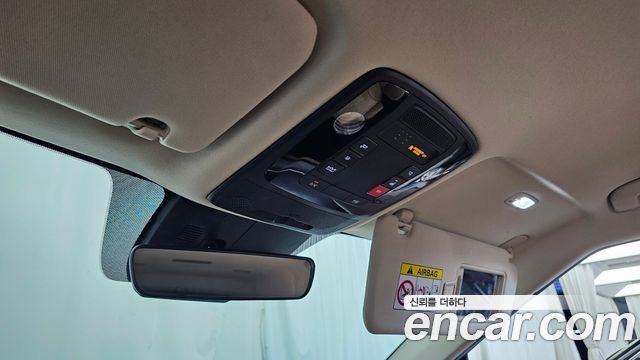 Kia Canival 2023 — photo 17