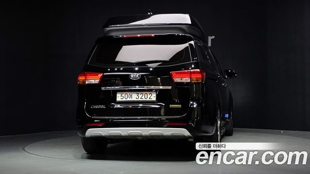 Kia Canival 2018 — photo 4