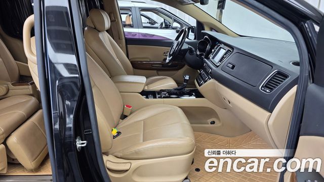 Kia Canival 2018 — photo 11