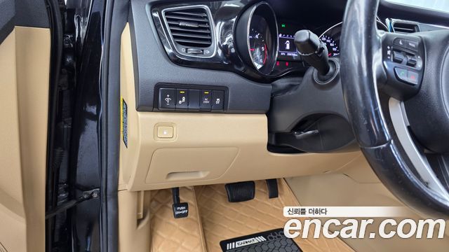 Kia Canival 2018 — photo 16