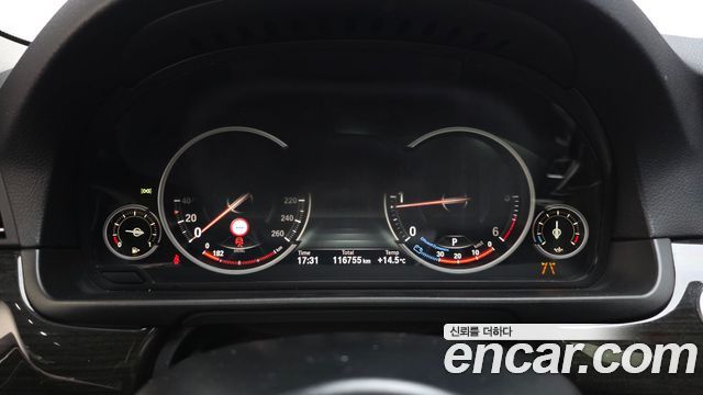 BMW 5-Series 2016 — photo 8