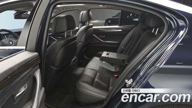 BMW 5-Series 2016 — photo 11