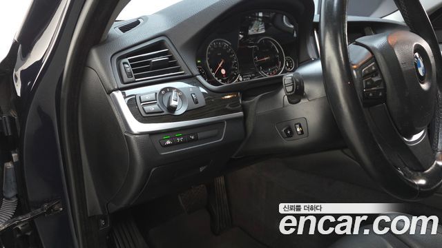 BMW 5-Series 2016 — photo 13