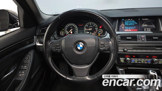 BMW 5-Series 2016 — photo 14