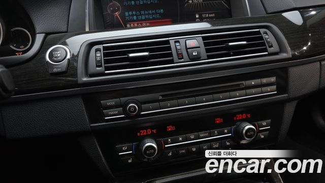 BMW 5-Series 2016 — photo 17