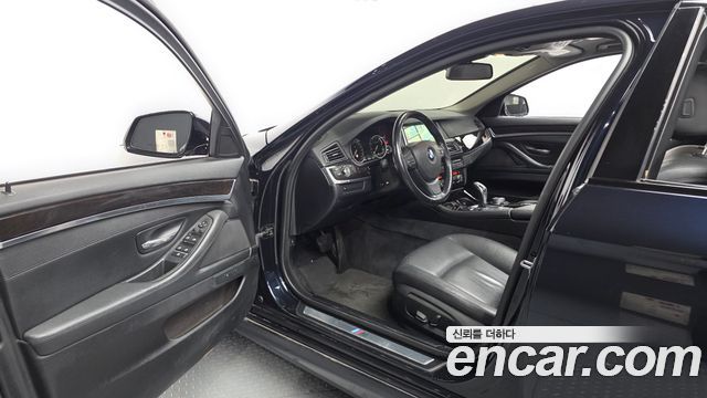 BMW 5-Series 2016 — photo 13