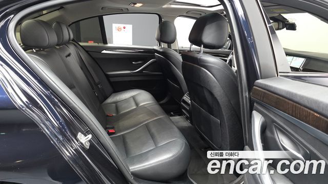 BMW 5-Series 2016 — photo 18