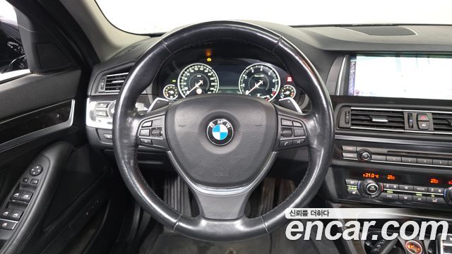 BMW 5-Series 2016 — photo 19