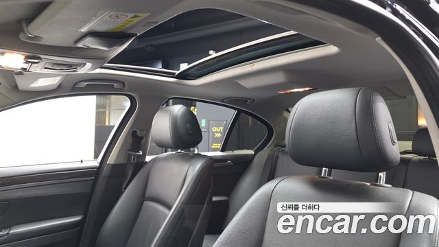BMW 5-Series 2016 — photo 24