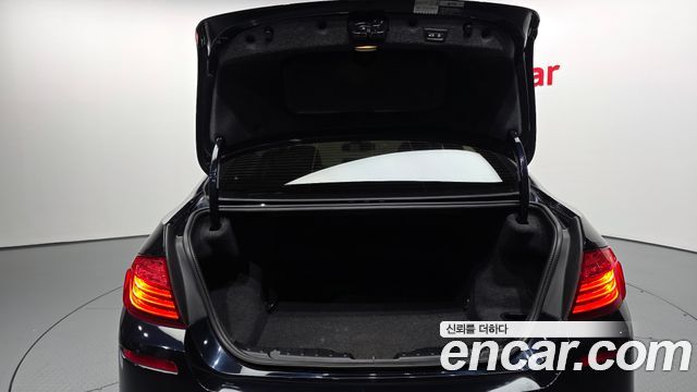 BMW 5-Series 2016 — photo 26