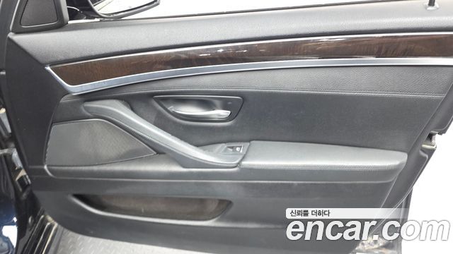 BMW 5-Series 2016 — photo 14