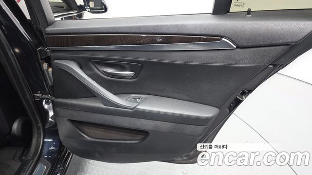 BMW 5-Series 2016 — photo 15