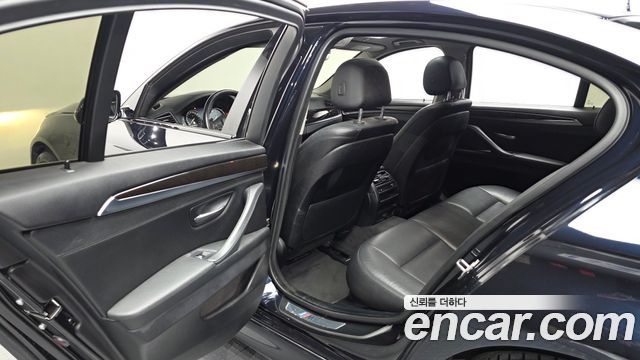 BMW 5-Series 2016 — photo 16