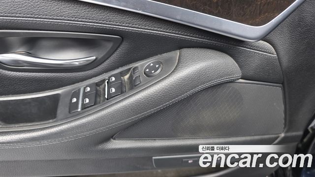 BMW 5-Series 2016 — photo 28