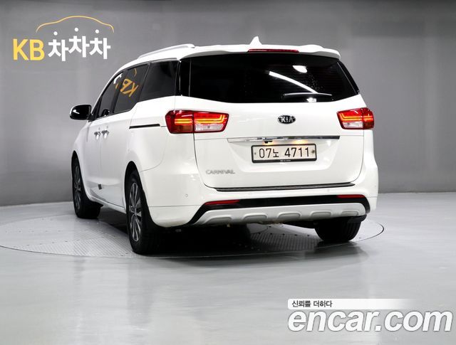 Kia Canival 2018 — photo 4