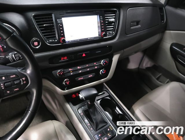 Kia Canival 2018 — photo 12