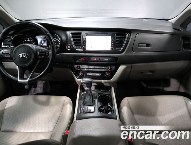 Kia Canival 2018 — photo 13