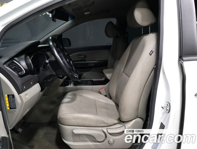 Kia Canival 2018 — photo 20