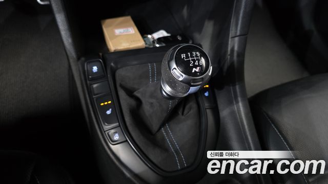 Hyundai Veloster 2021 — photo 12