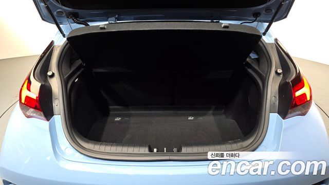 Hyundai Veloster 2021 — photo 22
