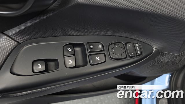 Hyundai Veloster 2021 — photo 26