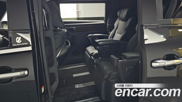 Toyota Alphard 2025 — photo 17