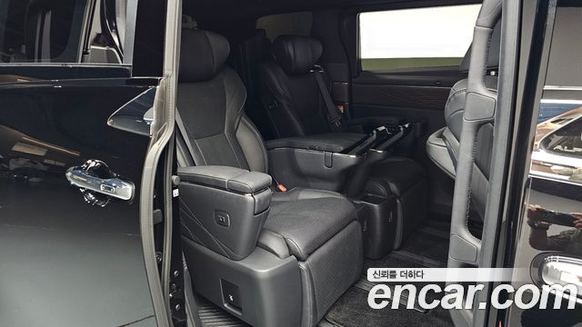 Toyota Alphard 2025 — photo 18