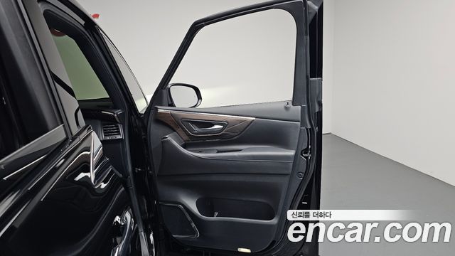 Toyota Alphard 2025 — photo 14