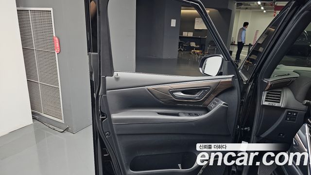 Toyota Alphard 2025 — photo 15