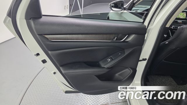 Honda Accord 2019 — photo 15