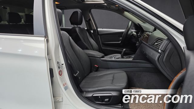 BMW 3-Series 2012 — photo 11