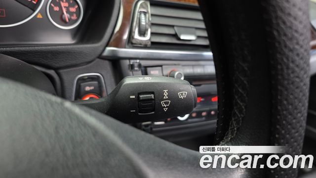 BMW 3-Series 2012 — photo 17
