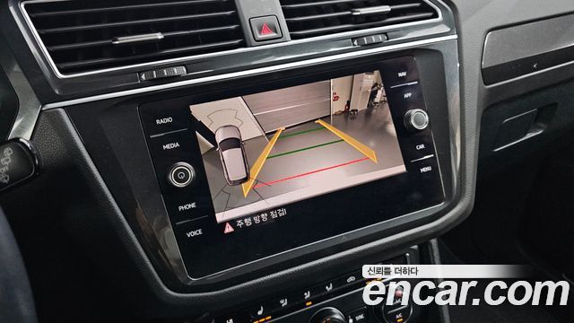 Volkswagen Tiguan 2020 — photo 17