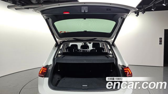 Volkswagen Tiguan 2020 — photo 20