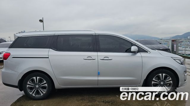 Kia Canival 2019 — photo 4