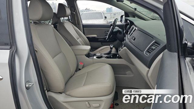 Kia Canival 2019 — photo 6