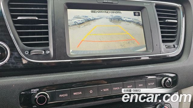 Kia Canival 2019 — photo 16