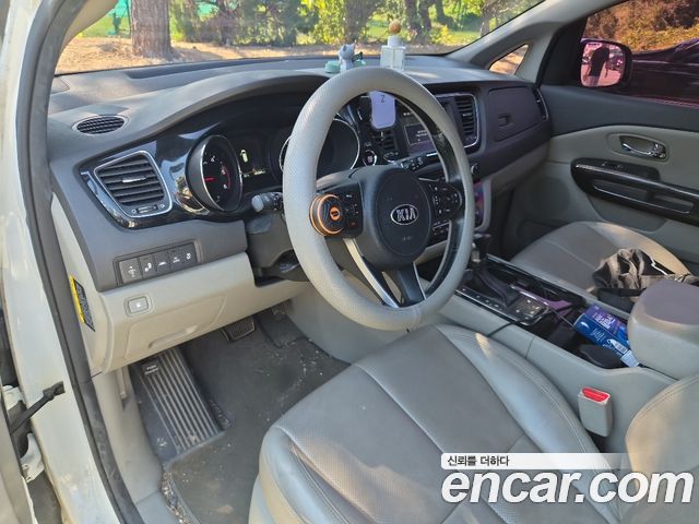 Kia Canival 2018 — photo 20