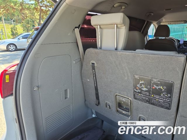 Kia Canival 2018 — photo 16
