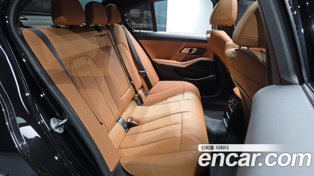 BMW 3-Series 2024 — photo 17