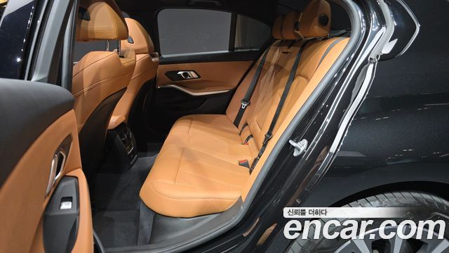 BMW 3-Series 2024 — photo 18