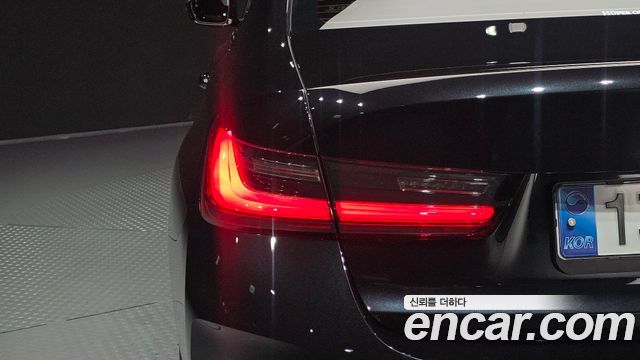 BMW 3-Series 2024 — photo 9