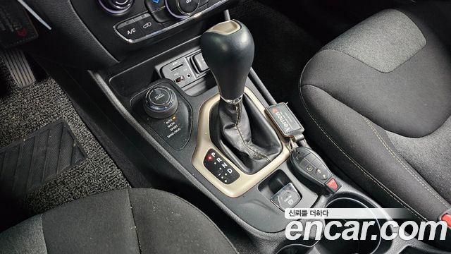 Jeep Cherokee 2017 — photo 9