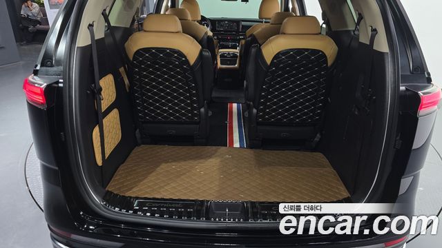 Kia Canival 2021 — photo 31