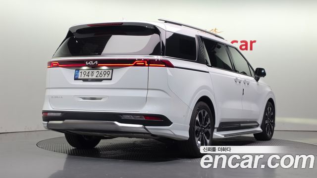 Kia Canival 2023 — photo 2