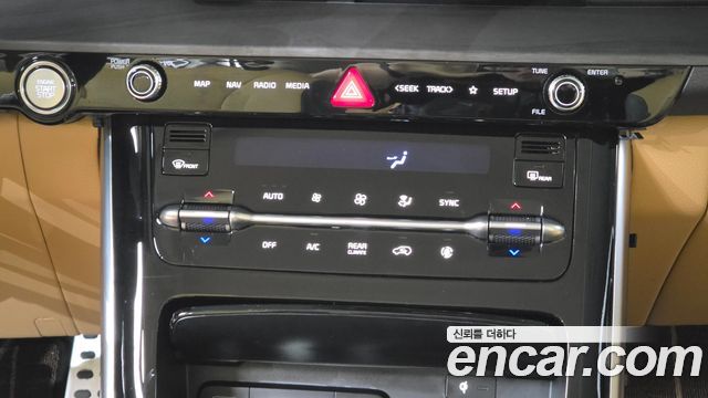Kia Canival 2023 — photo 25