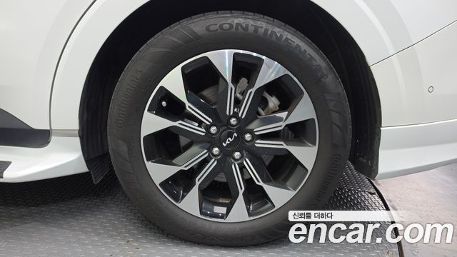Kia Canival 2023 — photo 7