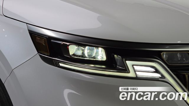 Kia Canival 2023 — photo 8